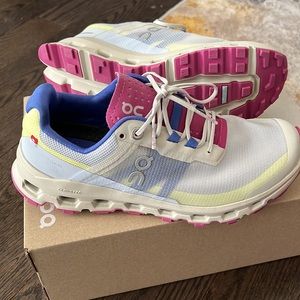 BNIB WOMENS ON Cloudvista Running Shoes - SIZE US 7  Heather Rhubarb Sneakers